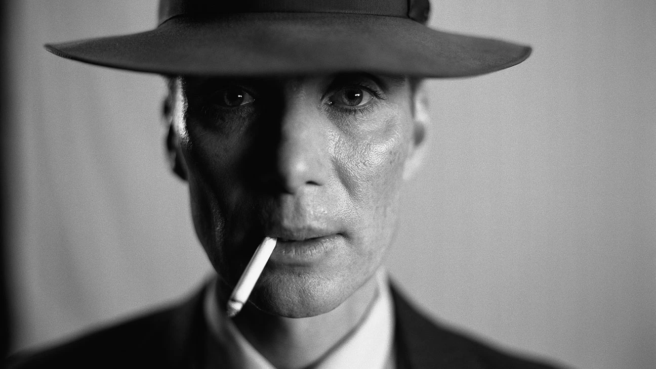 Cillian Murphy sebagai Oppenheimer